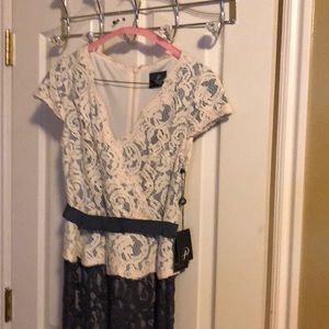 Adrianna Papell Lace Cream Blue Gown Size 2